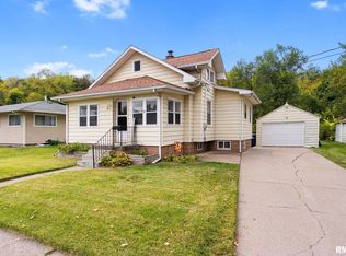 3154 Diehn Ave, Davenport, IA 52802