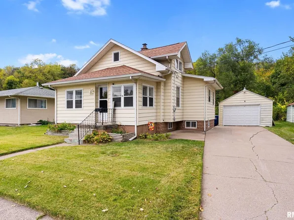 3154 Diehn Ave, Davenport, IA 52802