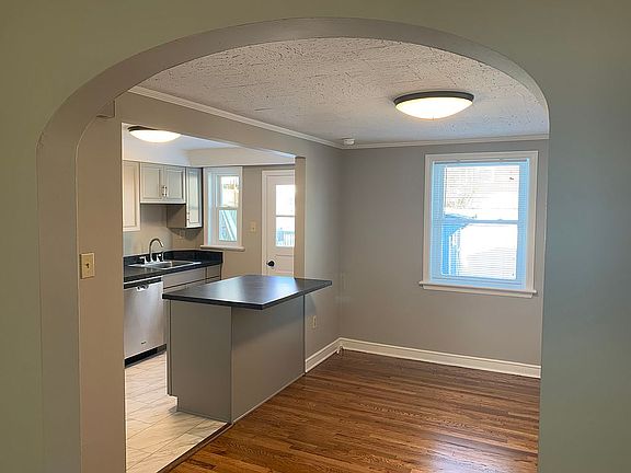 Dining Room / Kitchen Bar