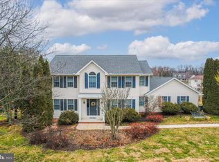 2358 Fox Chase Dr, Hanover, PA 17331