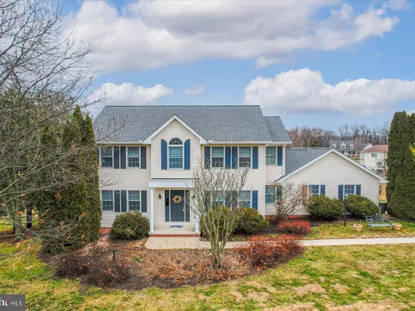 2358 Fox Chase Dr, Hanover, PA 17331