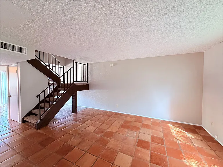 9611 Blue Creek Ln — Photo 3
