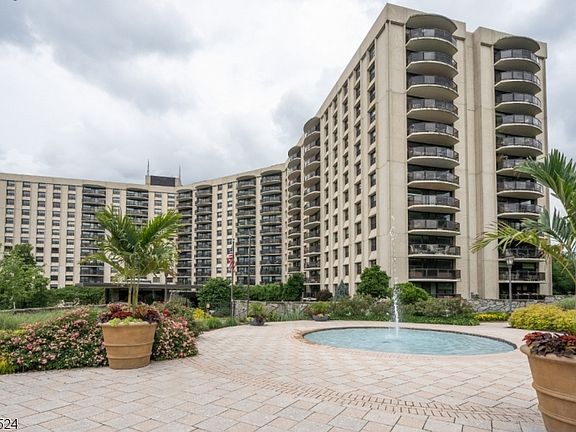 3rd image of 2 Claridge Dr #4NE