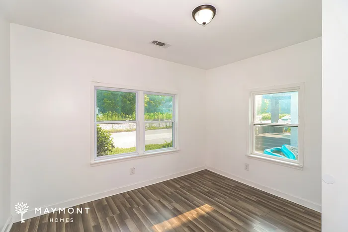 1592 Southern Ave — Photo 9