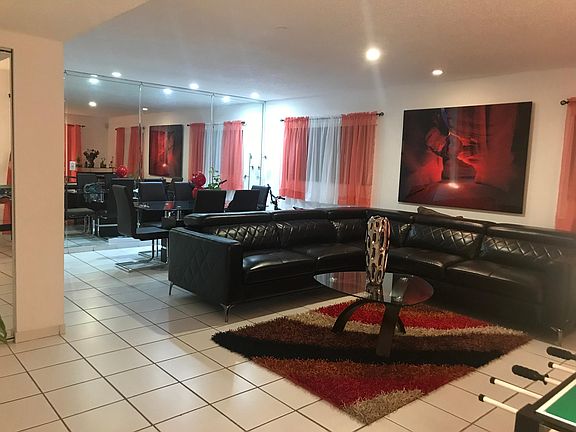 LIVING / DINING ROOM