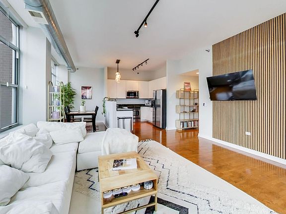 3rd image of 901 W Madison St Unit 710