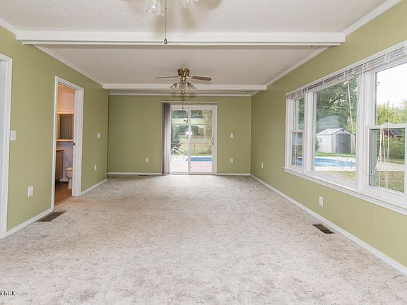 5th image of 233 Lois Dr