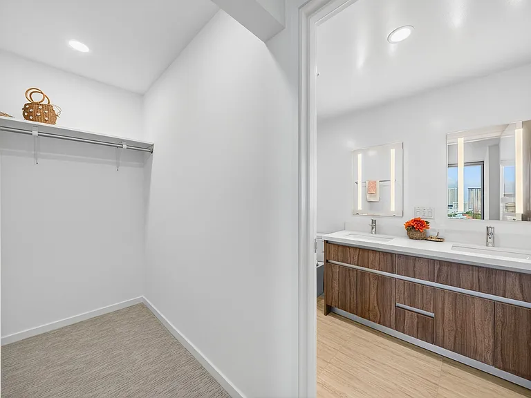 1515 Liona St #2002 — Photo 12