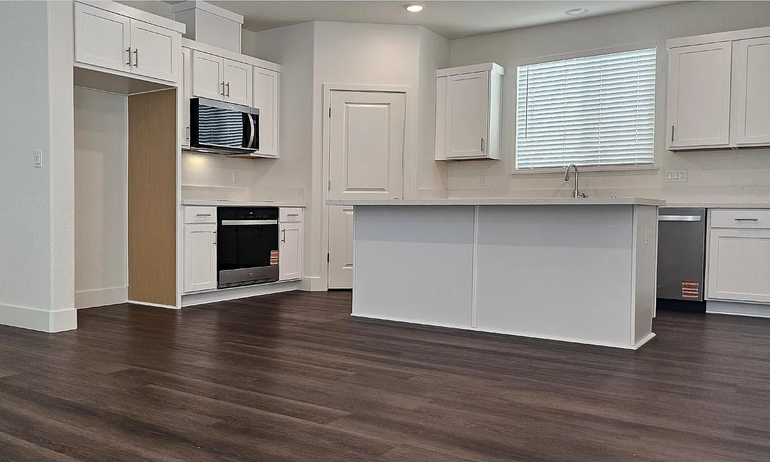 4 bed, 2098 sqft, $3,500 — Photo 3