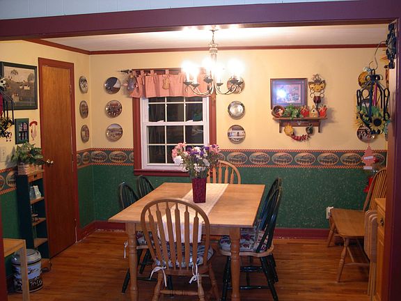 Dining Room is open to Kitchen