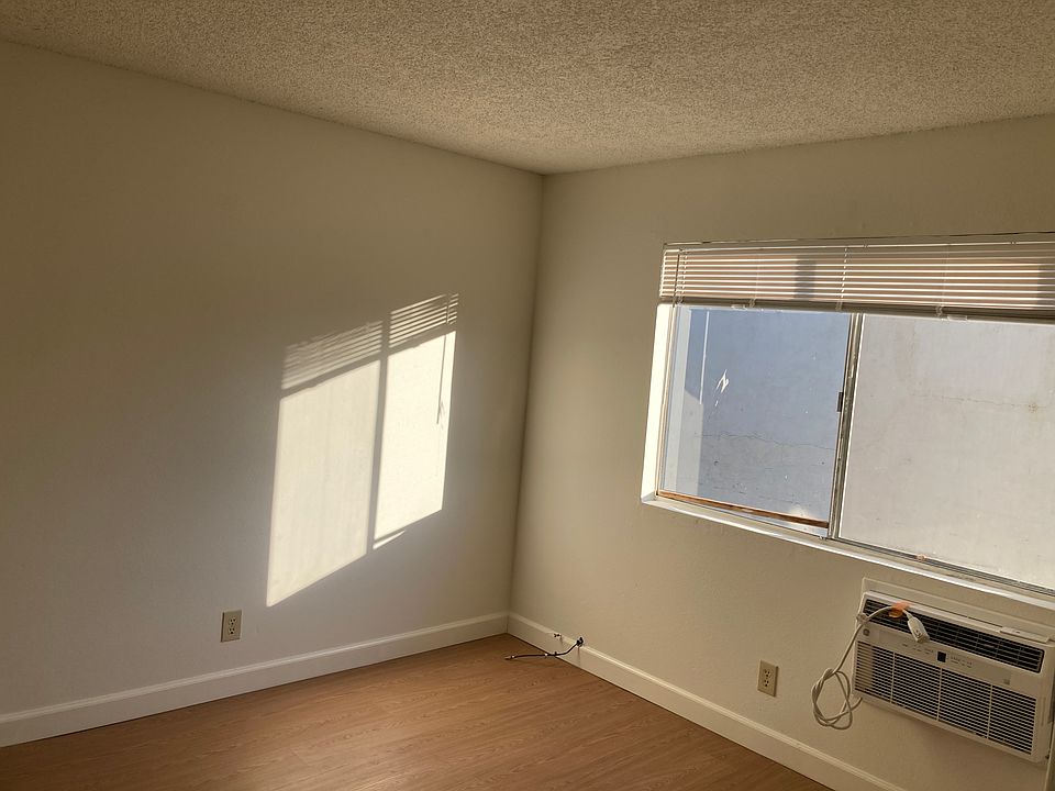 1st image of 2029 N Los Robles Ave #3