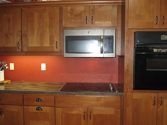 4th image of 105 N Stauver St