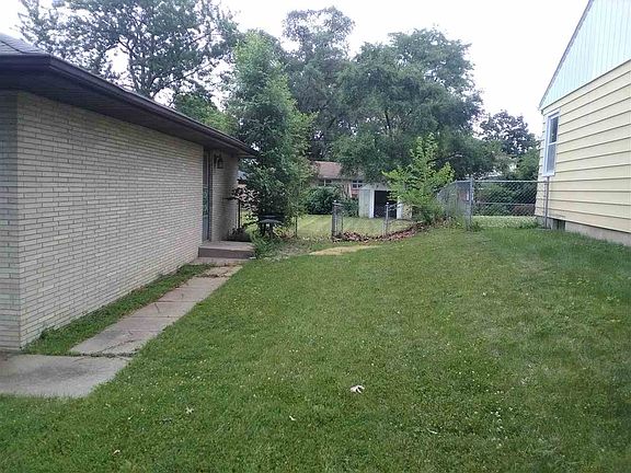 2nd image of 827 Hoban Ave