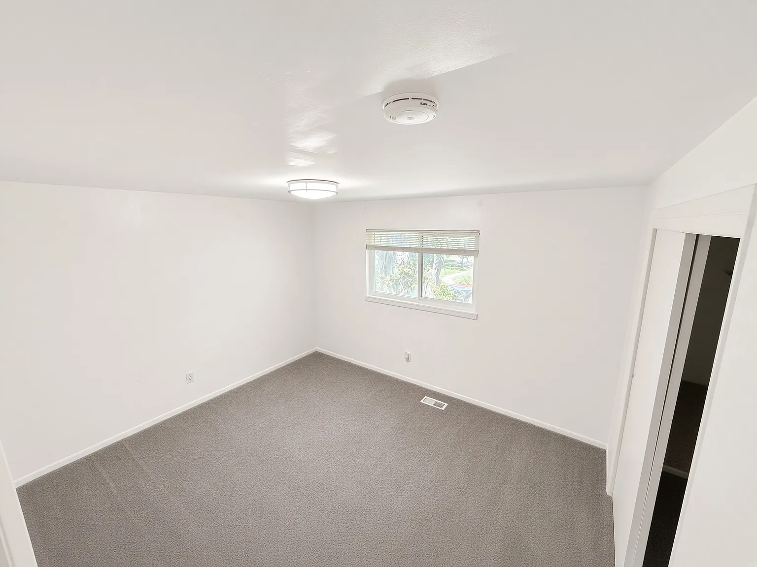 4538 S 700 E — Photo 4