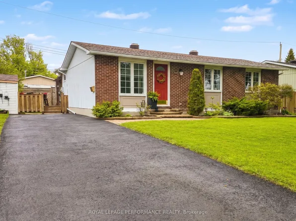 1497 Blackheath St, Ottawa, ON K1E 1K6