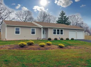 5 Westcliff Ln, Lake Grove, NY 11755