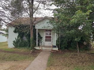 1302 10th St, Ralls, TX 79357