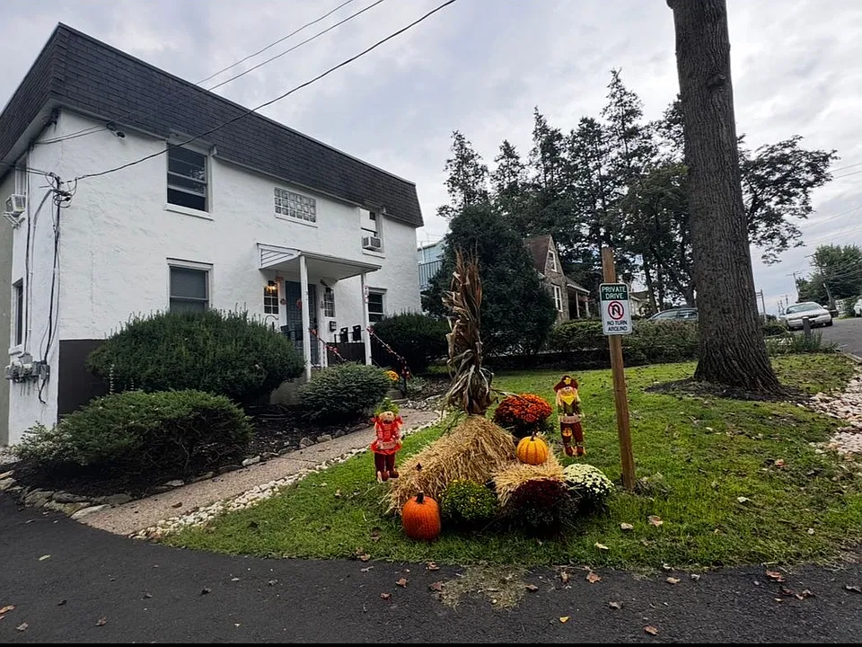 1103 Colonial Ave #2