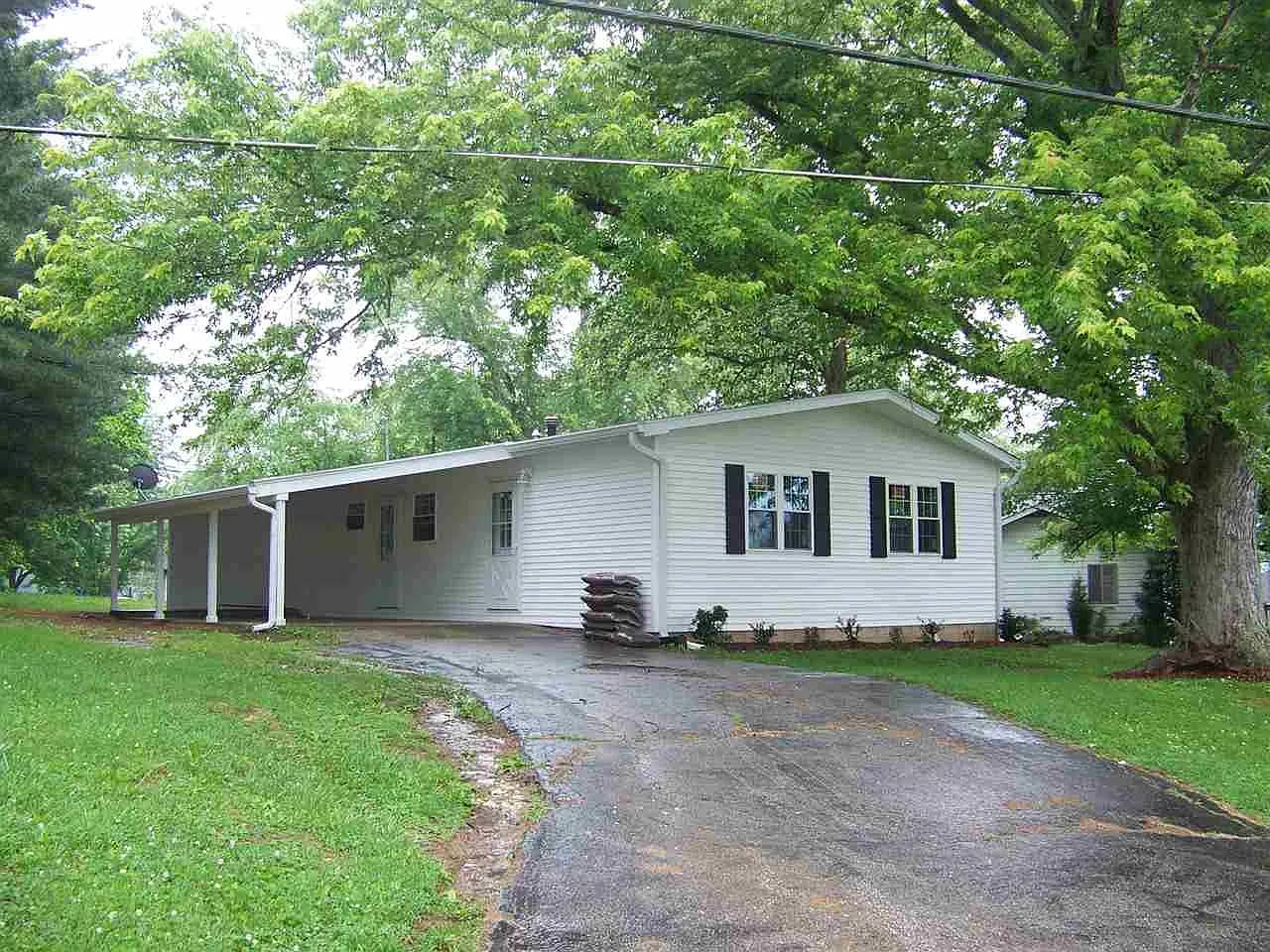 635 N Sandyhook Rd photo 1