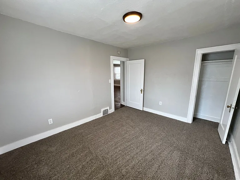 2908 E 29th St — Photo 12
