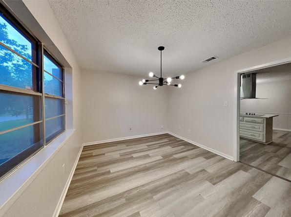 108 Meadowcrest Dr, Desoto, TX 75115