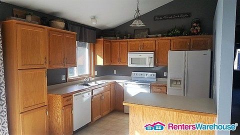 5th image of 705 Beaver St E