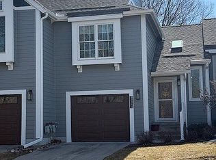 8004 Cobblestone Rd, Urbandale, IA 50322