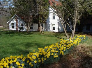 235 Bee Hollow Rd, Shohola, PA 18458