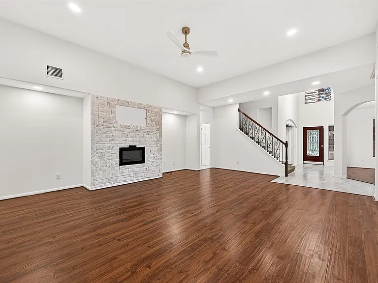 22303 Naple Hollow Ln — Photo 10