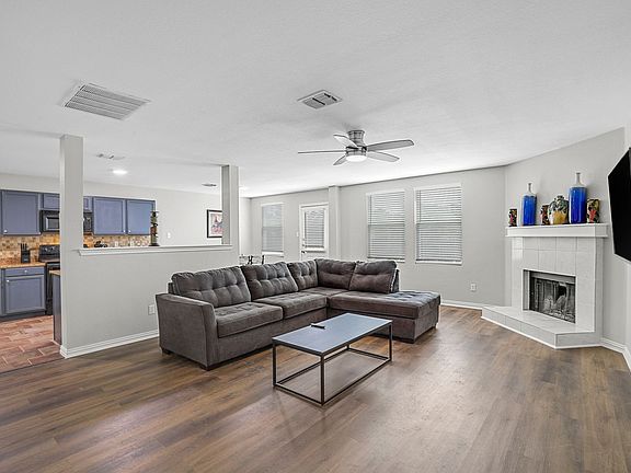 3rd image of 9641 Euclid Dr