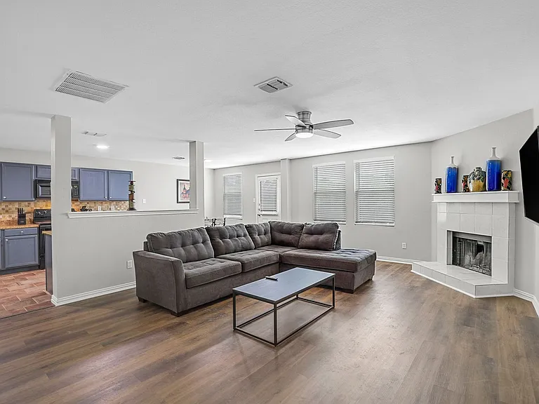 9641 Euclid Dr — Photo 4