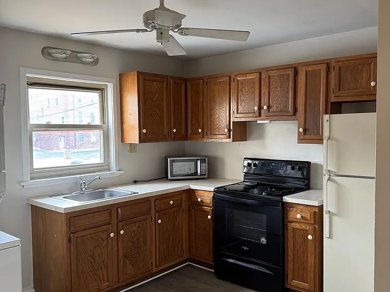 114 W Main St #3 — Photo 1