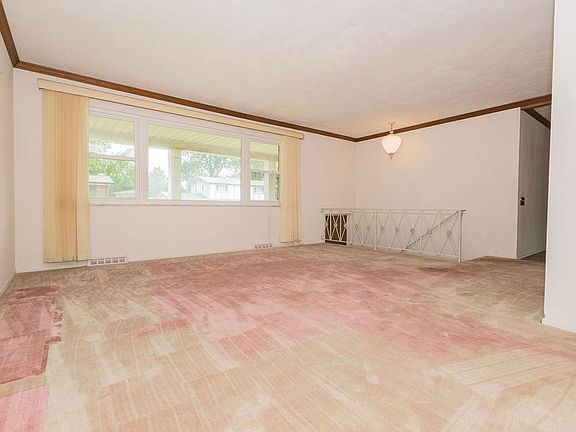 3rd image of 4734 Sunnyview Dr