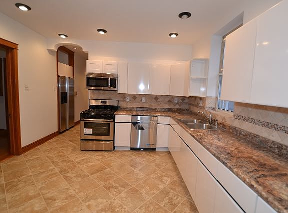 4th image of 4118 N Ashland Ave #2