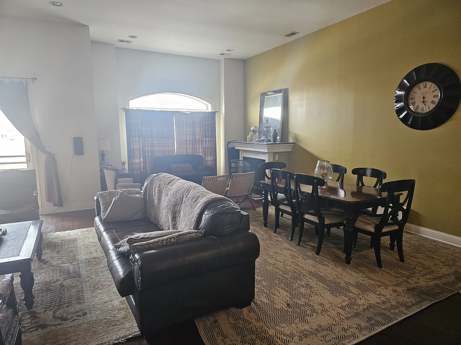 115 S Western Ave — Photo 4