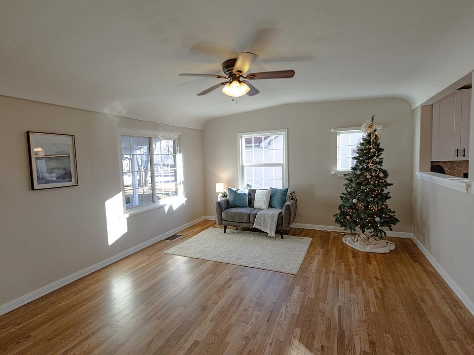 1st image of 418 Bonfoy Ave