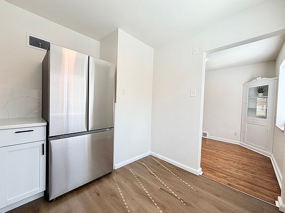3rd image of 5940-5952 Nagel Ave #1S