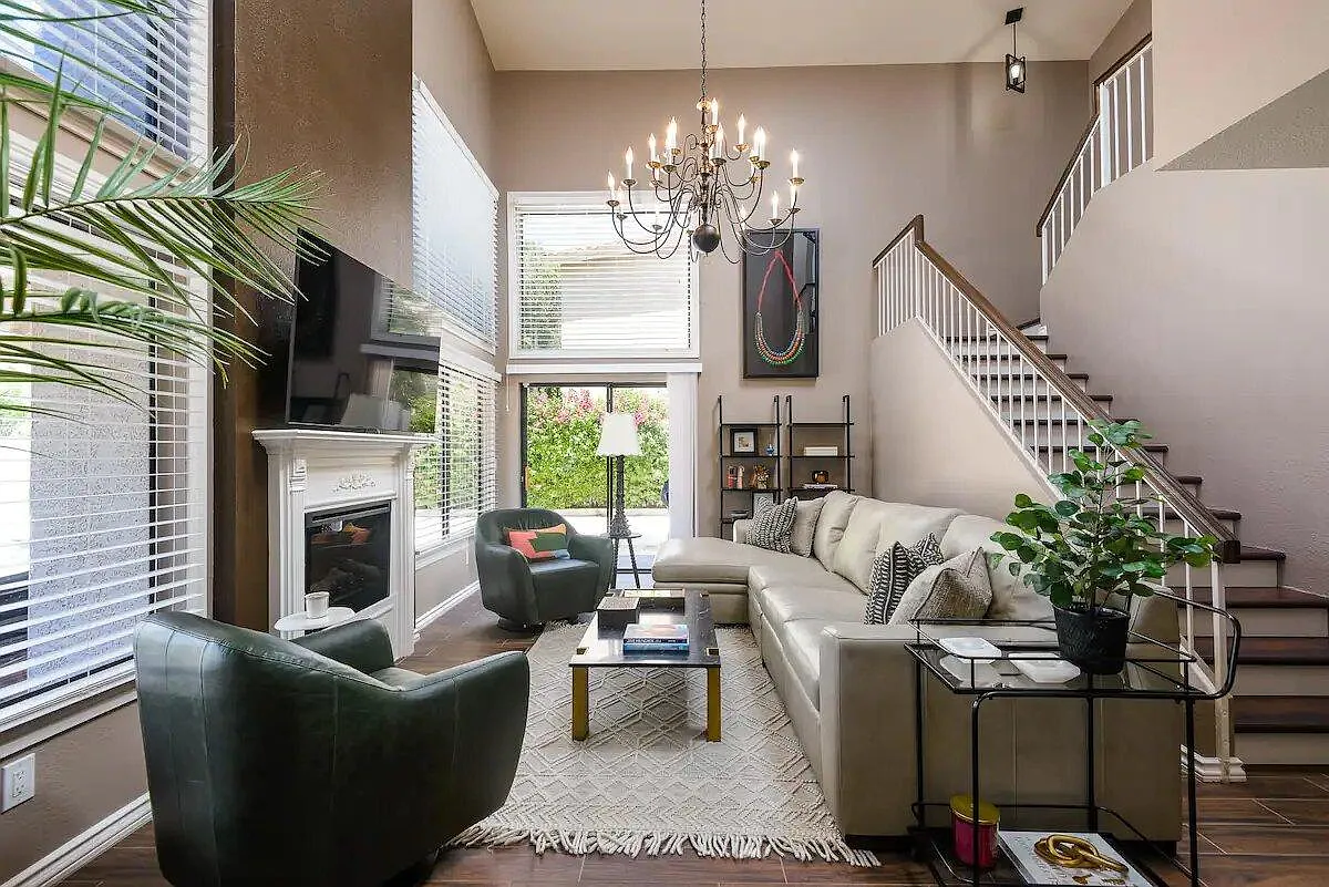 3 bed, 2.5 bath, 1647 sqft, $5,500 — Photo 1