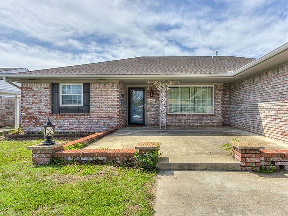 4th image of 1610 SW 70th St