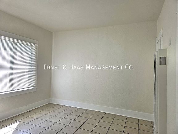 4th image of 1436 Walnut Ave APT 13