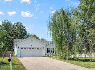 1413 Stonegate St, Farmington, MO 63640