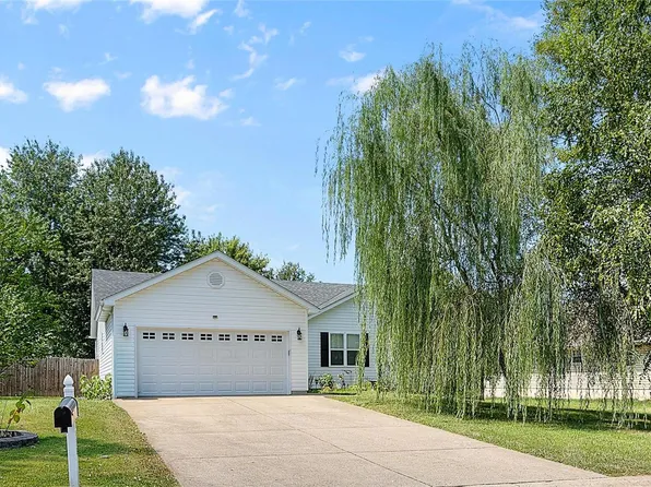 1413 Stonegate St, Farmington, MO 63640