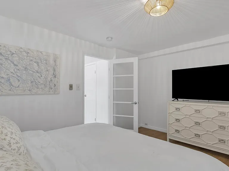 261 Park Ave #3 — Photo 45