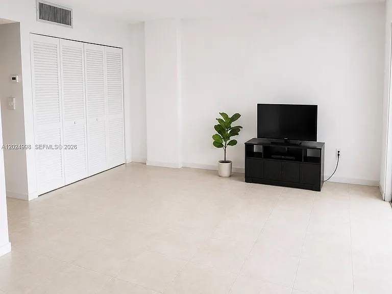 17011 N Bay Rd #417 — Photo 11
