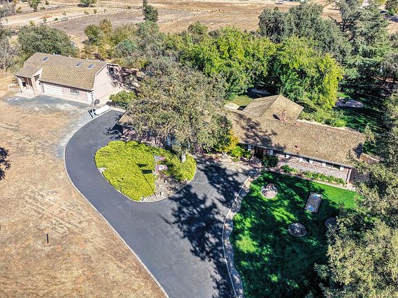 2nd image of 9379 Sunflower Rd
