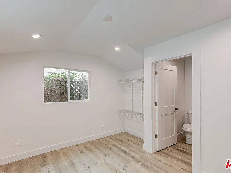 11918 Rochester Ave — Photo 17