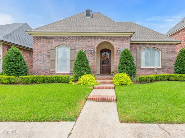 110 Lakeshore Dr, Youngsville, LA 70592