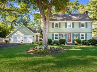 9 Esek Hopkins Ln, Cumberland, RI 02864