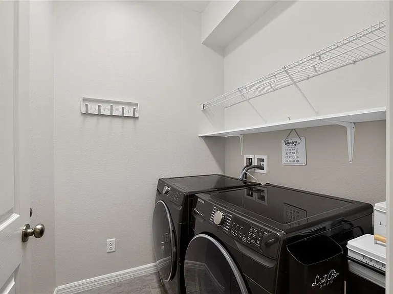 8016 Marbella Creek Ave — Photo 23