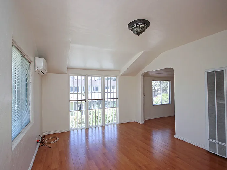 409 N Monterey St #1/2 — Photo 6